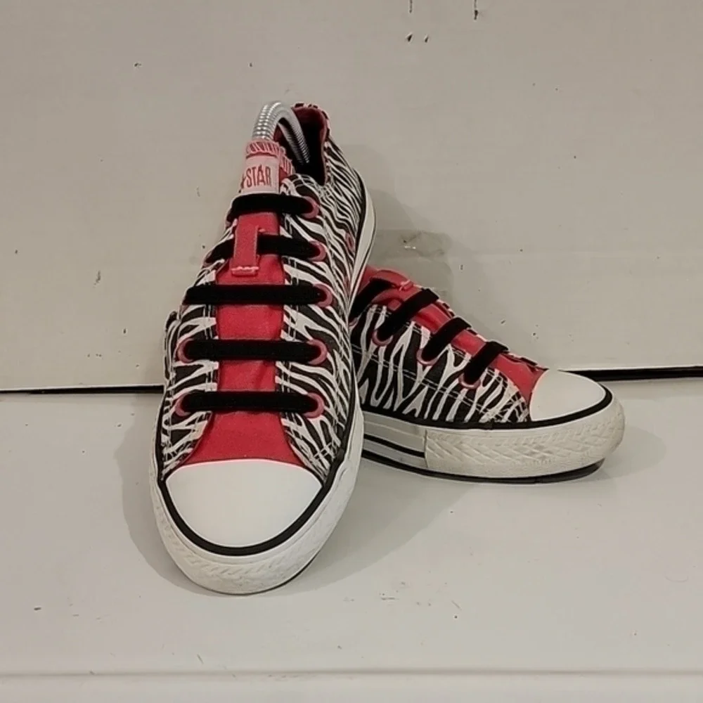 KIDS CONVERVSE ALL STAR LOW TOPS WITH A ZEBRA PATTERN (sz 2)